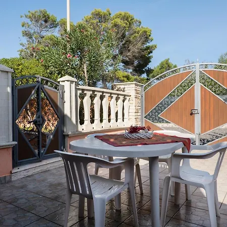 Bilocale Vicinissimo Al Mare- Cod 109 מרינה די מנקוורסה